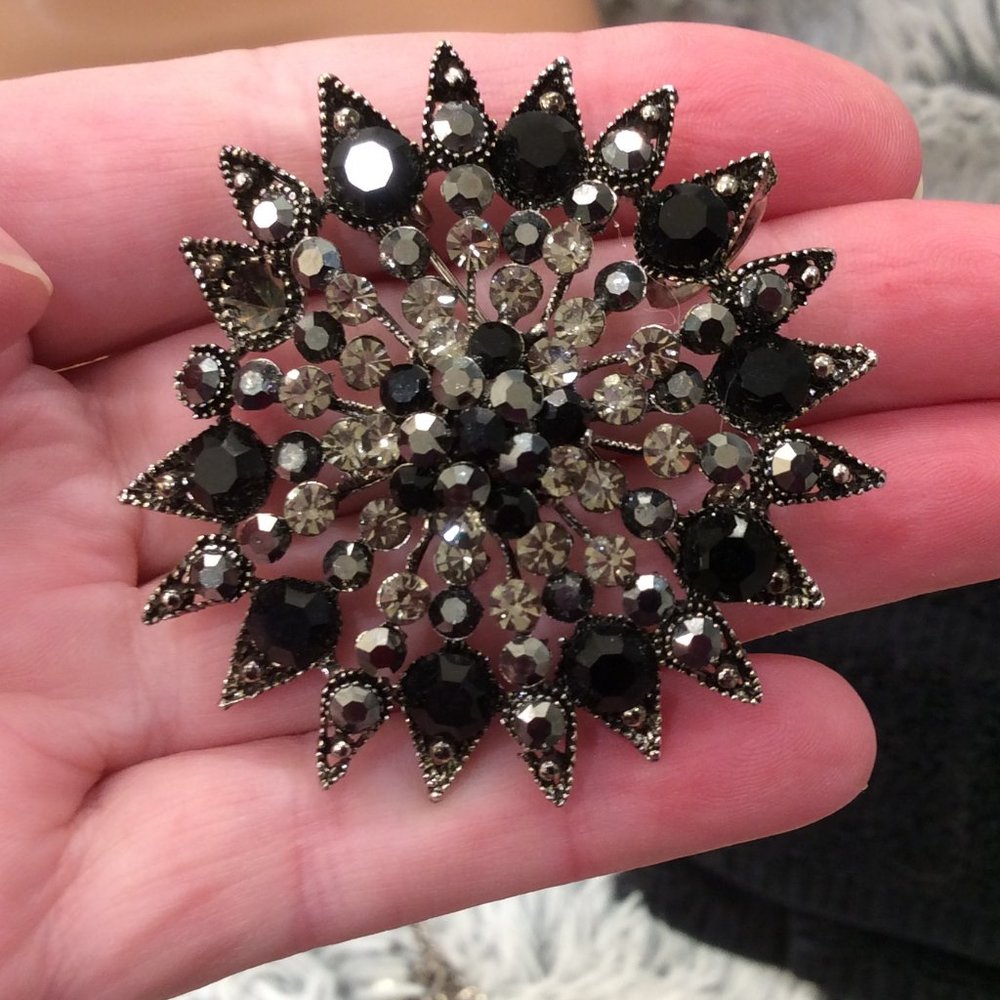 Vintage Black Jet & Rhinestone Brooch.